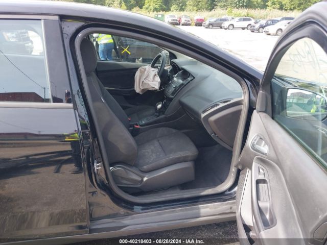 1FADP3K27JL275772 Ford FOCUS SE