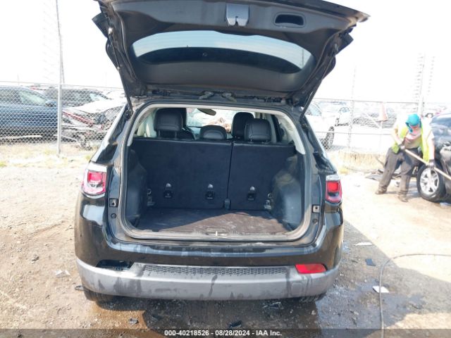 3C4NJCBB3JT286207 Jeep Compass Latitude Fwd