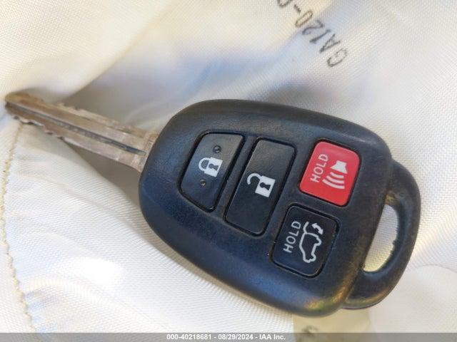 Toyota Rav4 Xle 2015 JTMRFREV1FD170173 Image 11