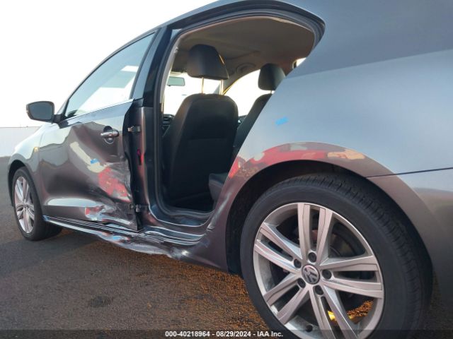 3VWL17AJ1HM405977 Volkswagen Jetta 1.8t Sel/1.8t Sel Premium