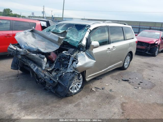 5TDYZ3DC9HS885175 Toyota Sienna Xle 8 Passenger
