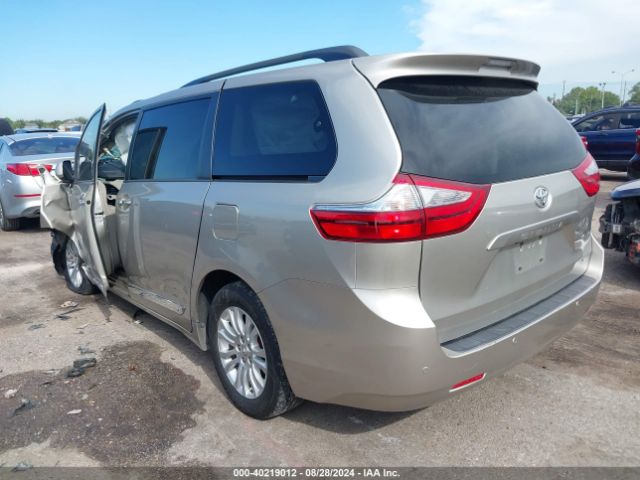 5TDYZ3DC9HS885175 Toyota Sienna Xle 8 Passenger