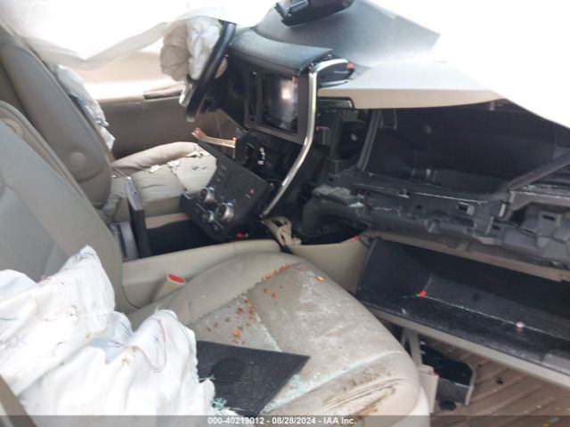 5TDYZ3DC9HS885175 Toyota Sienna Xle 8 Passenger