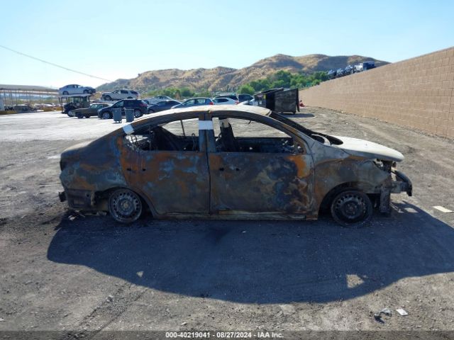 3N1CN7AP1HL801735 Nissan Versa 1.6 S