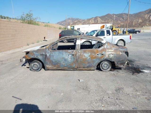 3N1CN7AP1HL801735 Nissan Versa 1.6 S