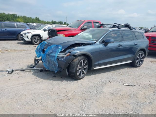 2024 VOLVO V60 CROSS COUNTRY YV4L12WB9R2137418 Photo 1