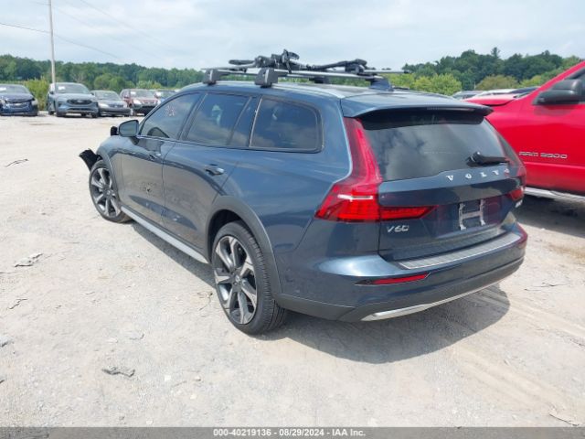 2024 VOLVO V60 CROSS COUNTRY YV4L12WB9R2137418 Photo 2