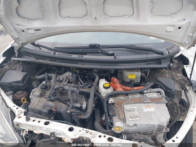 JTDKDTB3XF1584657 Toyota Prius C One