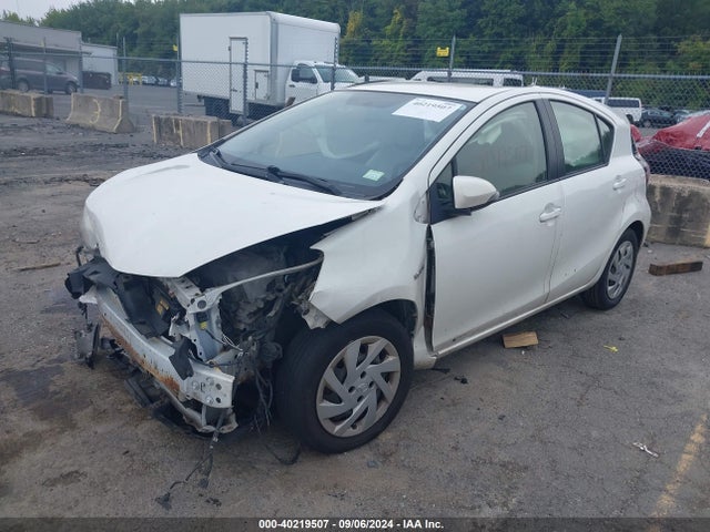 JTDKDTB3XF1584657 Toyota Prius C One
