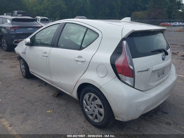 JTDKDTB3XF1584657 Toyota Prius C One
