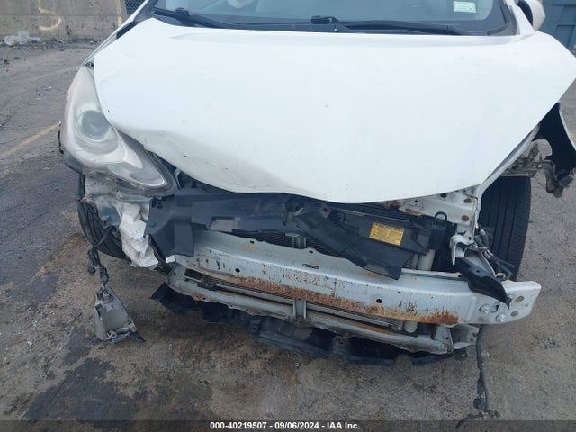 JTDKDTB3XF1584657 Toyota Prius C One