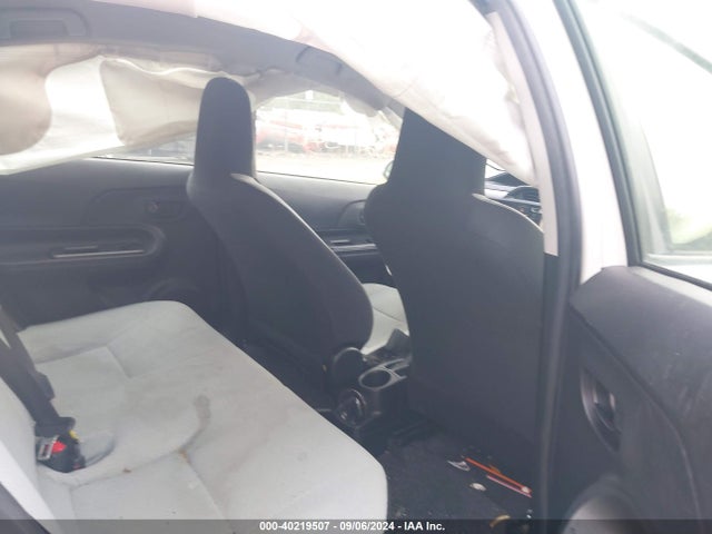 JTDKDTB3XF1584657 Toyota Prius C One