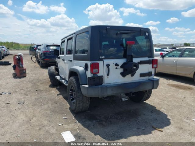 1C4BJWDG9HL574381 Jeep Wrangler Unlimited Sport 4x4