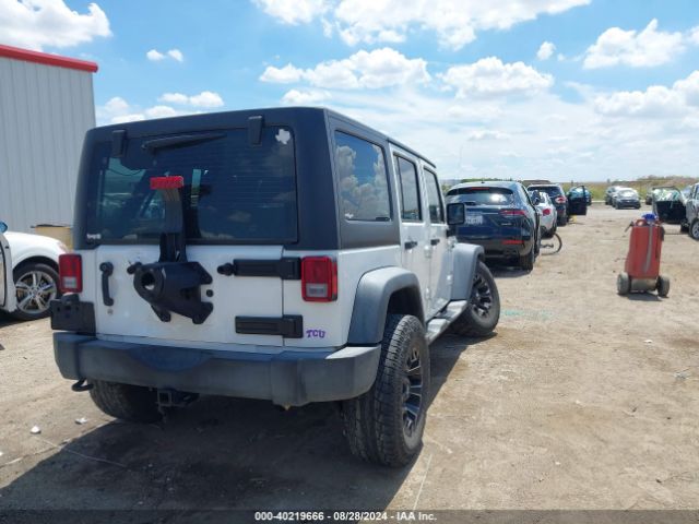 1C4BJWDG9HL574381 Jeep Wrangler Unlimited Sport 4x4
