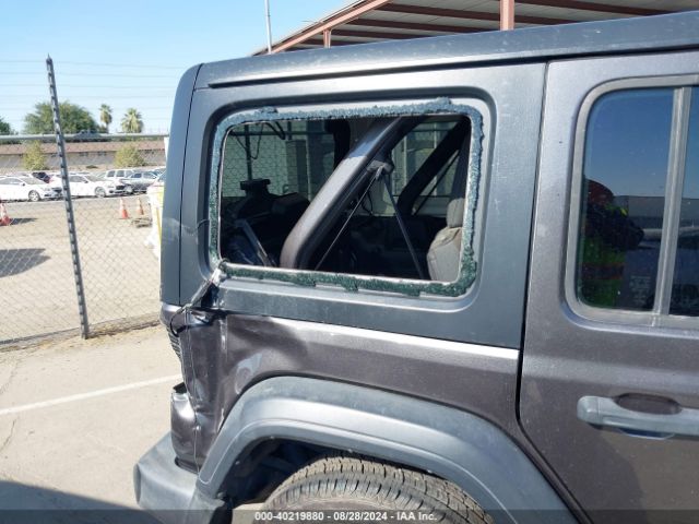 1C4HJXDN6JW200720 Jeep Wrangler Unlimited Sport 4x4