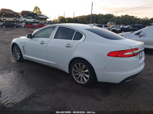 2013 JAGUAR XF SAJWA0ES9DPS95969 Photo 2