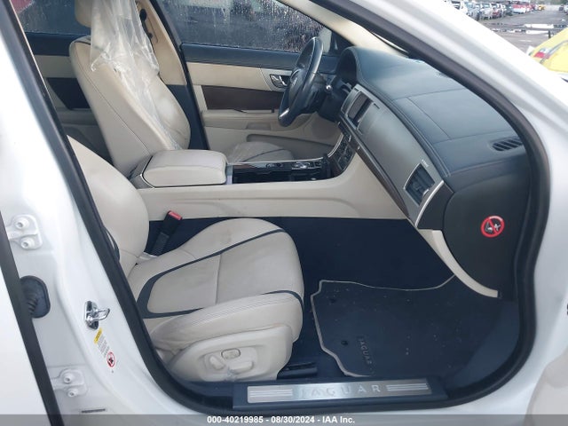 2013 JAGUAR XF SAJWA0ES9DPS95969 Photo 4