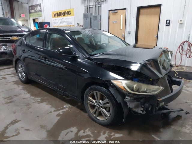 2018 5NPD84LF1JH313032 main image
