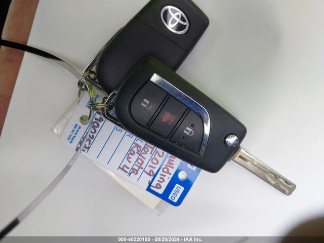 Toyota RAV4 LE 2019 JTMF1RFV8KJ023229 Image 11