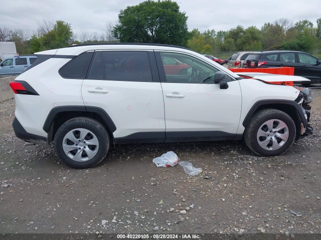 Toyota RAV4 LE 2019 JTMF1RFV8KJ023229 Image 14