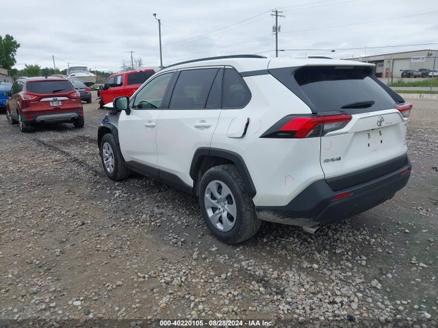 Toyota RAV4 LE 2019 JTMF1RFV8KJ023229 Image 3