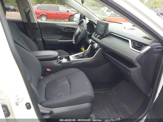 Toyota RAV4 LE 2019 JTMF1RFV8KJ023229 Image 5