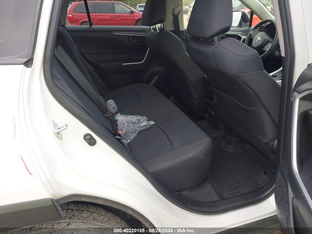 Toyota RAV4 LE 2019 JTMF1RFV8KJ023229 Image 8