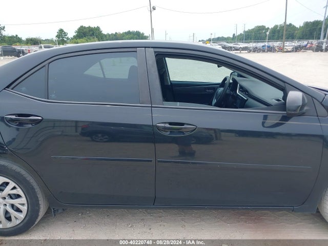 Toyota COROLLA LE 2018 5YFBURHE1JP794354 Image 14