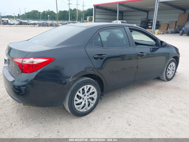 Toyota COROLLA LE 2018 5YFBURHE1JP794354 Image 4