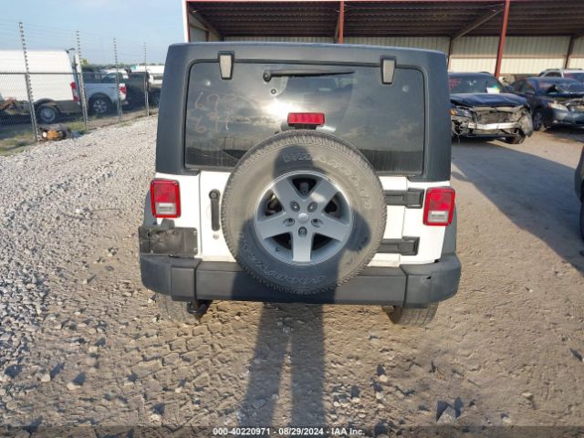 1C4BJWDG8FL694007 Jeep Wrangler Unlimited Sport