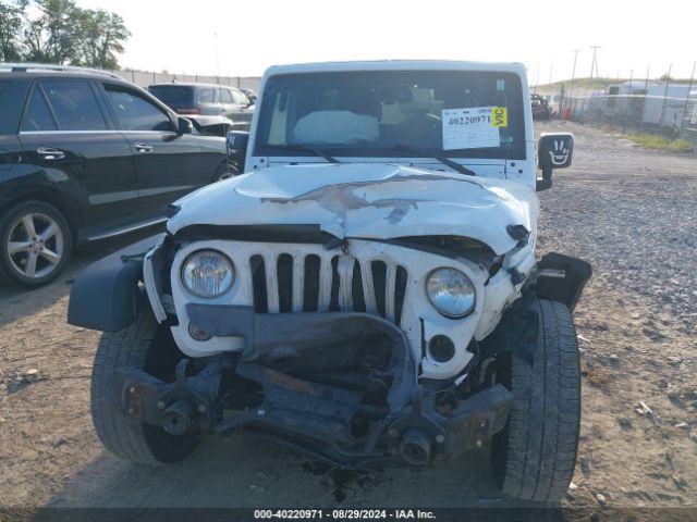 1C4BJWDG8FL694007 Jeep Wrangler Unlimited Sport