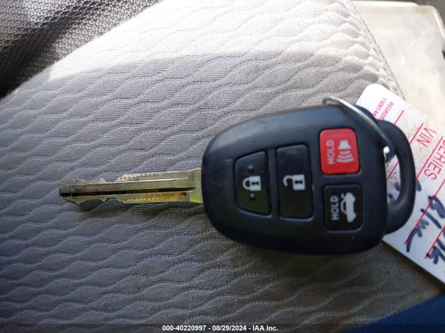 Toyota COROLLA LE 2018 5YFBURHE0JP806395 Image 11