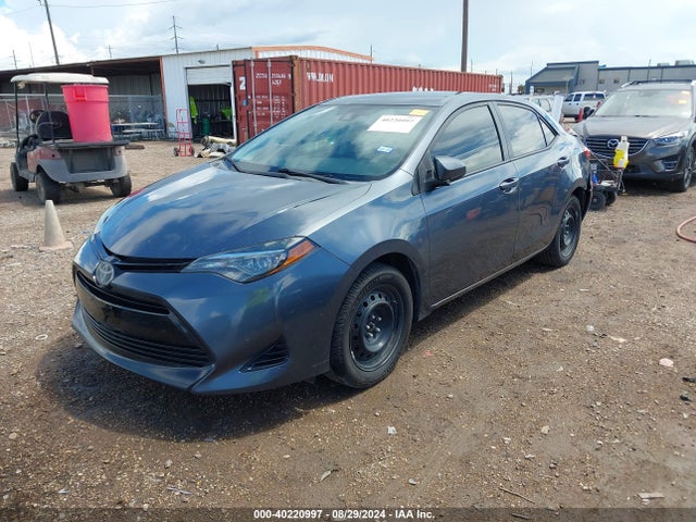 Toyota COROLLA LE 2018 5YFBURHE0JP806395 Image 2