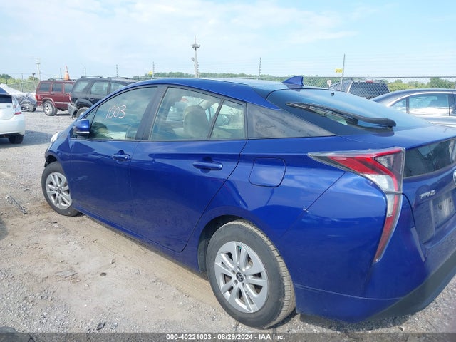 Toyota Prius Two 2016 JTDKBRFU5G3510757 Image 3