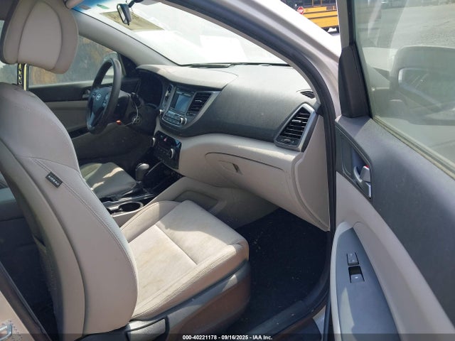40221178 :رقم المزاد ، KM8J33A42GU179915 vin ، 2016 Hyundai Tucson Se مزاد بيع
