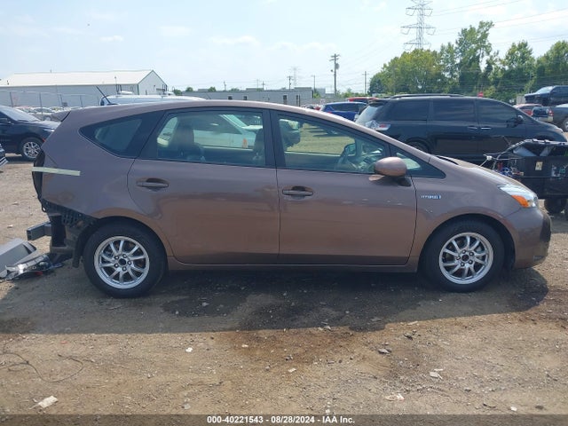 Toyota Prius V Four 2017 JTDZN3EU2HJ063807 Image 13