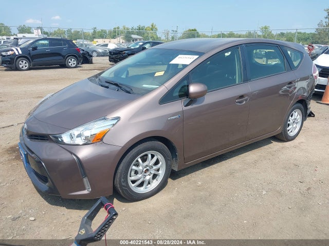 Toyota Prius V Four 2017 JTDZN3EU2HJ063807 Image 2