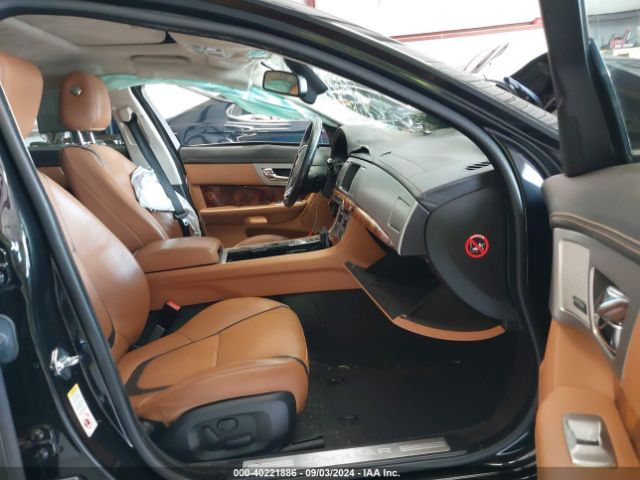 SAJWJ0FF4F8U68022 Jaguar Xf 3.0 Portfolio/3.0 Sport