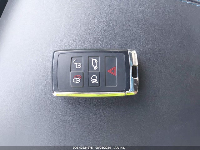 SALRT2RVXJA060817 Land Rover Discovery Hse Luxury