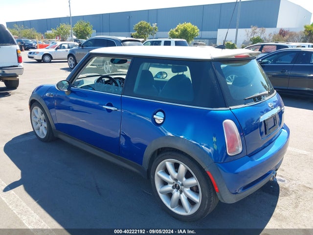 2005 MINI COOPER S WMWRE33425TD92560 Photo 2