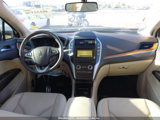 5LMCJ2C90JUL30983 Lincoln MKC SELECT