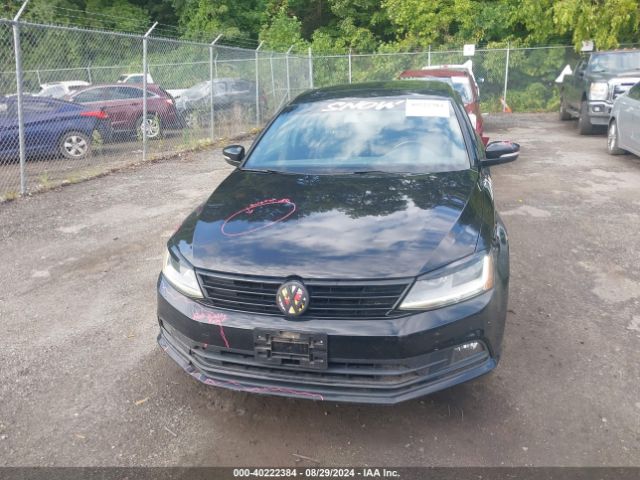 3VWD17AJ2JM239124 Volkswagen Jetta 1.8t Se Sport
