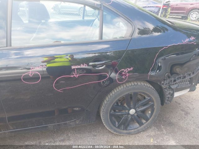 3VWD17AJ2JM239124 Volkswagen Jetta 1.8t Se Sport