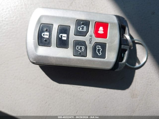 5TDYK3DC0GS721381 Toyota Sienna Xle Premium 8 Passenger