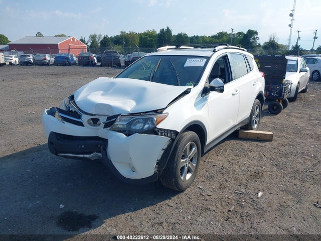Toyota Rav4 Xle 2015 JTMRFREV5FJ029558 Image 2