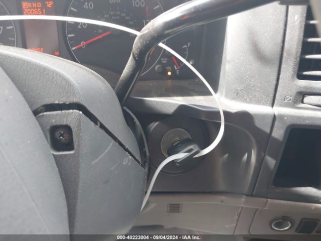 1N6BF0KY8FN801696 Nissan Nv Cargo Nv2500 Hd Sv V6