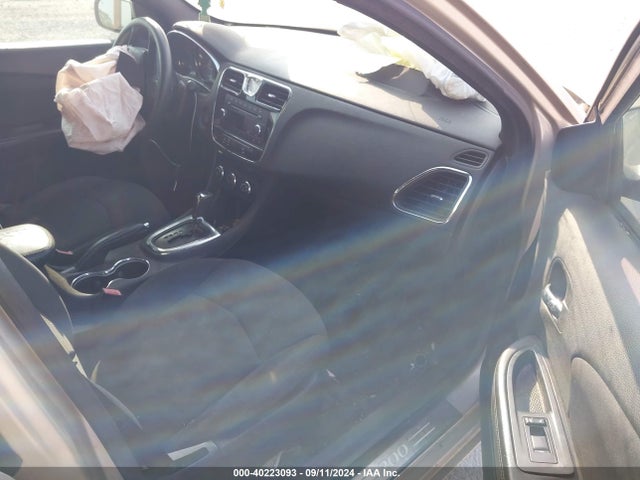 Chrysler 200 LX 2014 1C3CCBAG7EN149984 Image 5