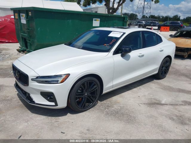 7JRL12TH5RG305135 Volvo S60 B5 Plus Black Edition