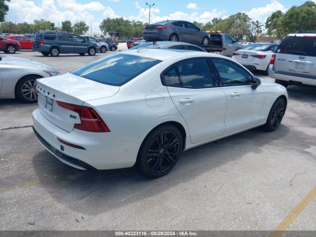 7JRL12TH5RG305135 Volvo S60 B5 Plus Black Edition