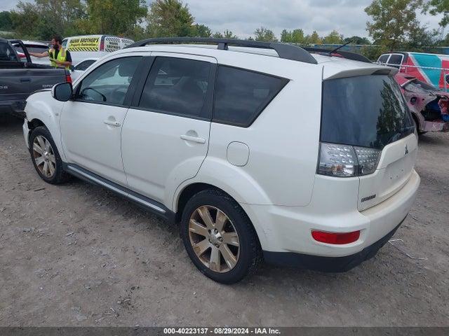 2011 MITSUBISHI OUTLANDER JA4JT3AW5BU032139 Photo 2